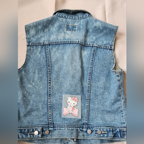 3/$18 Iron on Heat transfer Sanrio Hello Kitty pattern Small size - Picture 4 of 6